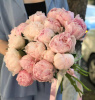Букет из 19 розовых пионов